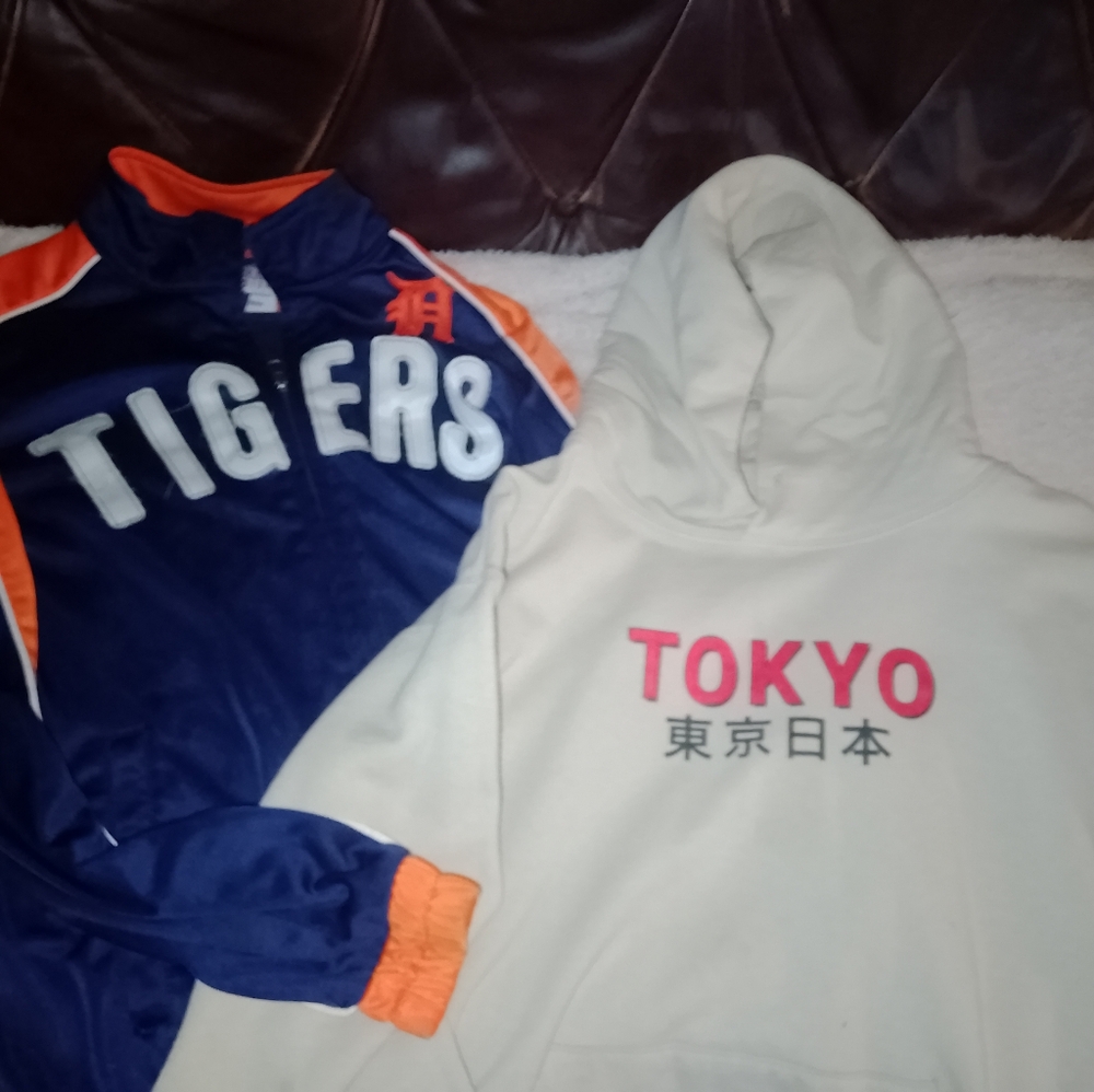 Boy's sweatshirt bundle of 2